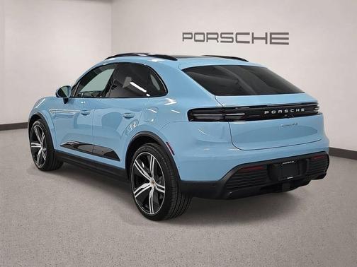 Frozen Blue 2026 Porsche Macan 4S