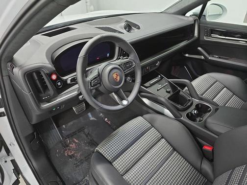 Carrara White Metallic 2026 Porsche Cayenne GTS