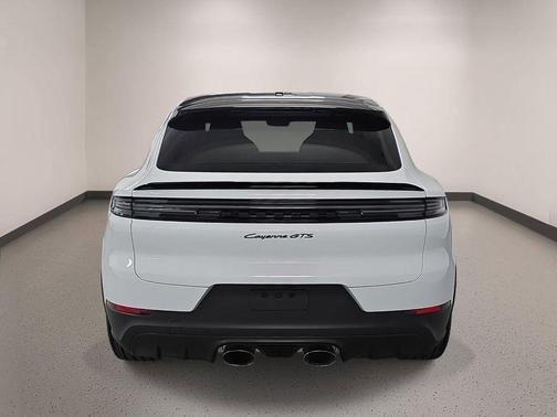 Carrara White Metallic 2026 Porsche Cayenne GTS