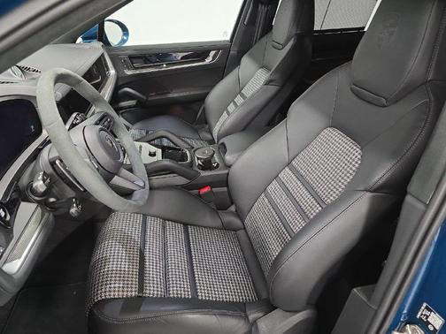 Montego Blue Metallic 2026 Porsche Cayenne Turbo