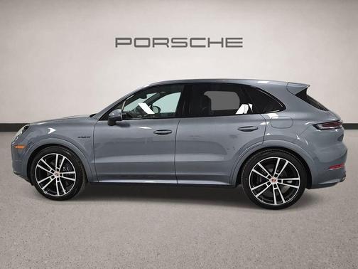 Platinum Silver Metallic 2026 Porsche Cayenne AWD