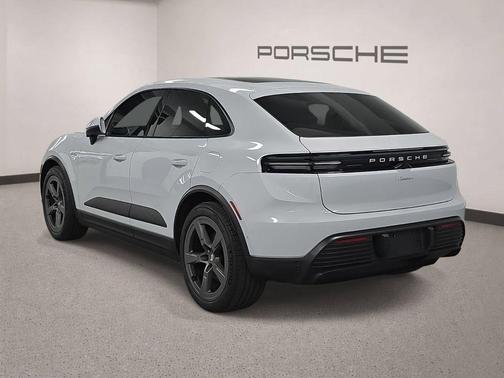 Ice Grey Metallic 2025 Porsche Macan Base