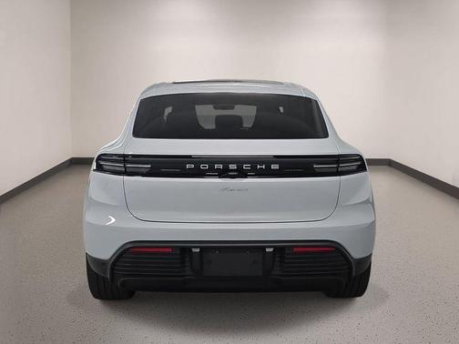 Ice Grey Metallic 2025 Porsche Macan Base