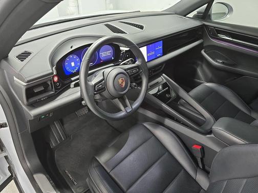 Ice Grey Metallic 2025 Porsche Macan Base
