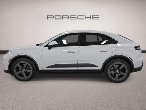 Ice Grey Metallic 2025 Porsche Macan Base