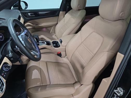 Moonlight Blue Metallic 2023 Porsche Cayenne Base