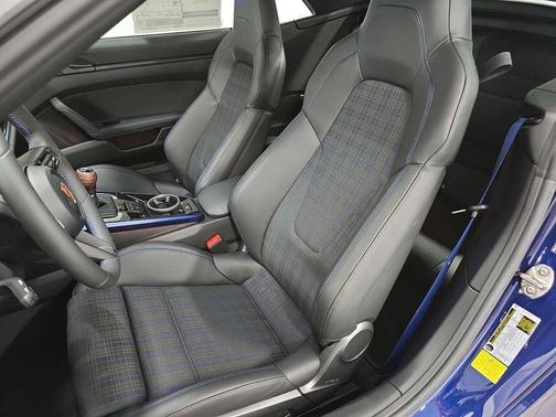 Gentian Blue Metallic 2026 Porsche 911 Carrera T