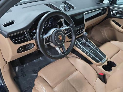 Night Blue Metallic 2021 Porsche Macan Base