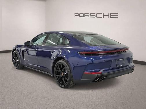 Gentian Blue Metallic 2026 Porsche Panamera Base