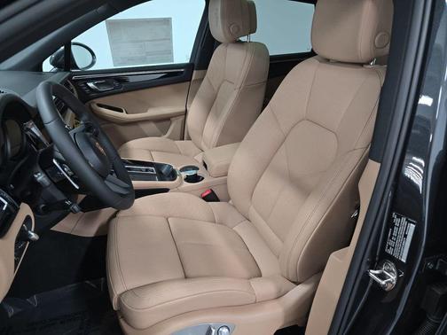 Volcano Grey Metallic 2026 Porsche Macan Base