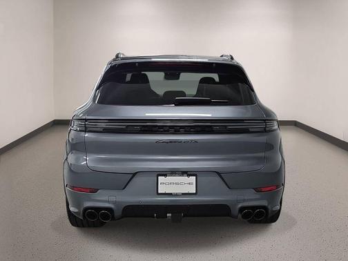 Platinum Silver Metallic 2026 Porsche Cayenne GTS