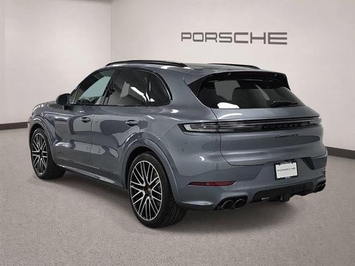 Platinum Silver Metallic 2026 Porsche Cayenne GTS
