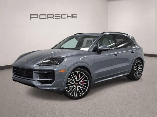Platinum Silver Metallic 2026 Porsche Cayenne GTS