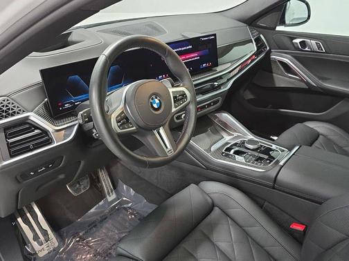 Mineral White Metallic 2026 BMW X6 M60i