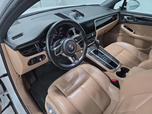 White 2019 Porsche Macan Base