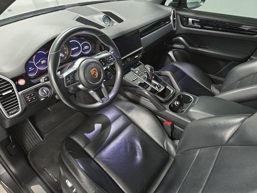 Quartzite Metallic 2019 Porsche Cayenne Base