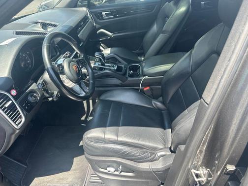 Quartzite Metallic 2019 Porsche Cayenne Base