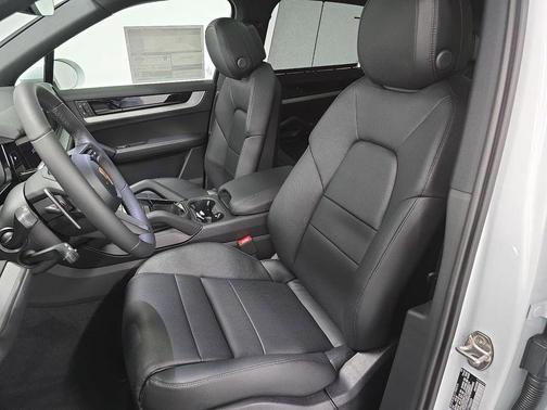 Carrara White Metallic 2026 Porsche Cayenne Base