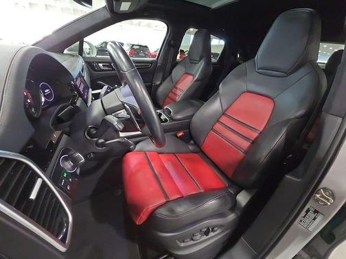 Chalk 2023 Porsche Cayenne Turbo S