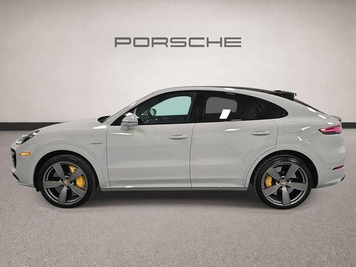 Chalk 2023 Porsche Cayenne Turbo S