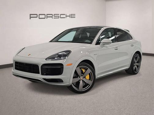 Chalk 2023 Porsche Cayenne Turbo S