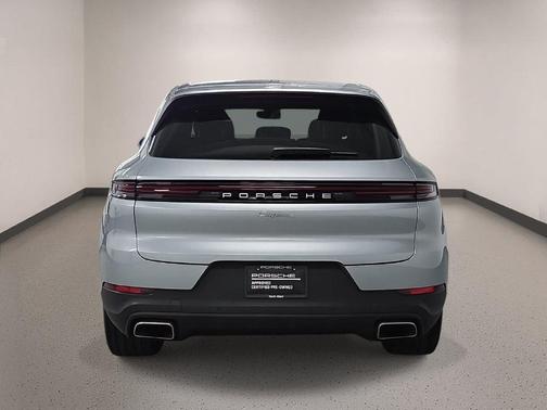 Dolomite Silver Metallic 2024 Porsche Cayenne Base
