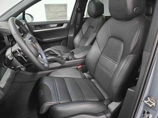 Arctic Grey 2026 Porsche Cayenne S