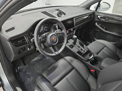 Dolomite Silver Metallic 2026 Porsche Macan S