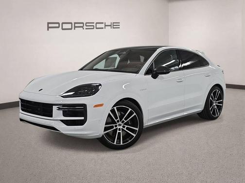 Carrara White Metallic 2026 Porsche Cayenne Turbo