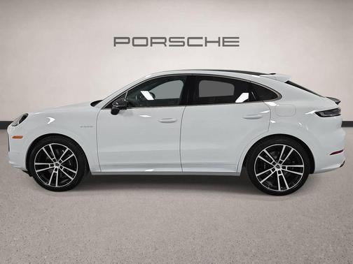 Carrara White Metallic 2026 Porsche Cayenne Turbo