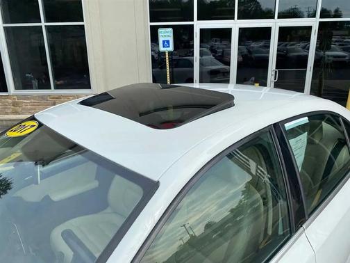 Pure White 2017 Volkswagen Jetta 1.4T SE