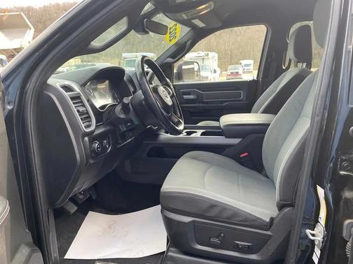 Diamond Black Crystal Pearlcoat 2022 RAM 3500 Big Horn Crew Cab LWB 4WD DRW