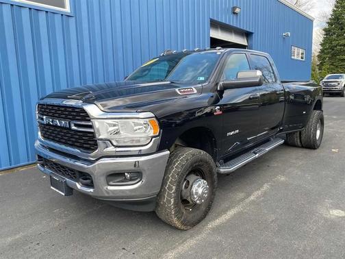 Diamond Black Crystal Pearlcoat 2022 RAM 3500 Big Horn Crew Cab LWB 4WD DRW