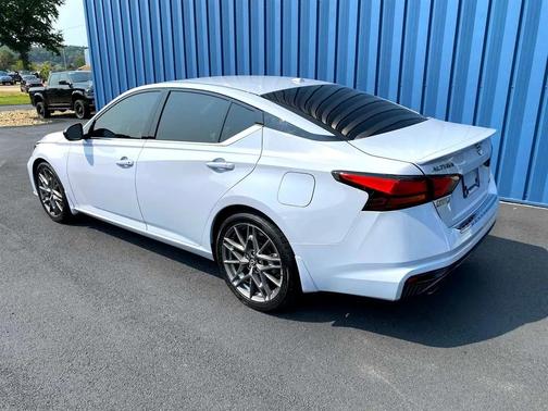 2023 Nissan Altima SR 4D Sedan
