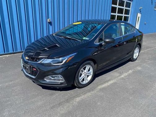 Mosaic Black Metallic 2017 Chevrolet Cruze LT