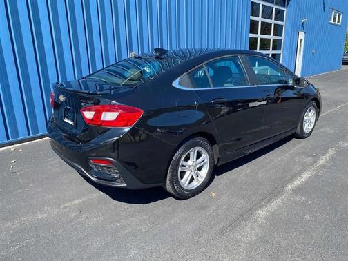 Mosaic Black Metallic 2017 Chevrolet Cruze LT