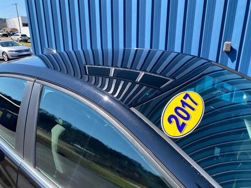 Mosaic Black Metallic 2017 Chevrolet Cruze LT