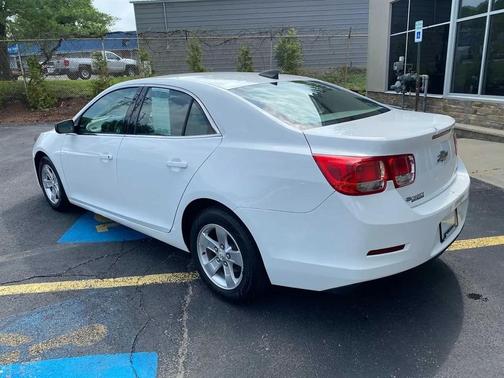 Summit White 2015 Chevrolet Malibu 1LS