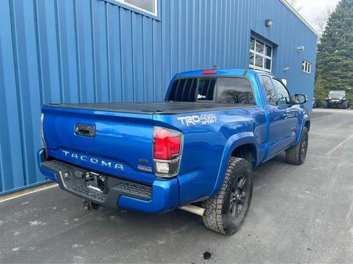 Blazing Blue Pearl 2017 Toyota Tacoma TRD Sport