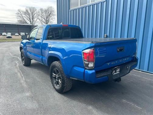 Blazing Blue Pearl 2017 Toyota Tacoma TRD Sport