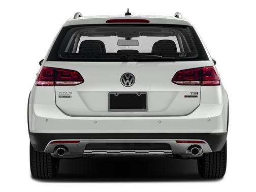 White 2017 Volkswagen Golf Alltrack TSI S