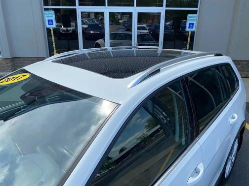 Pure White 2017 Volkswagen Golf Alltrack TSI S