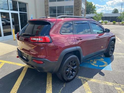 Velvet Red Pearlcoat 2018 Jeep Cherokee Trailhawk