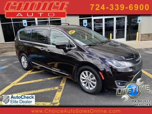 Dark Cordovan Pearlcoat 2017 Chrysler Pacifica Touring-L