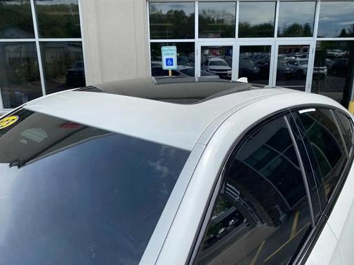 Mineral White Metallic 2023 BMW X6 M50i