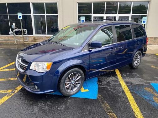 Contusion Blue Pearlcoat 2017 Dodge Grand Caravan SXT