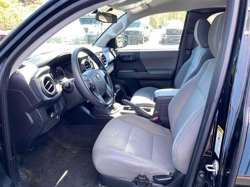 2016 Toyota Tacoma SR