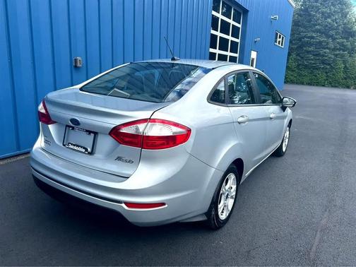 2015 Ford Fiesta SE Sedan