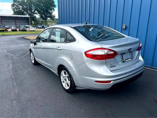 2015 Ford Fiesta SE Sedan