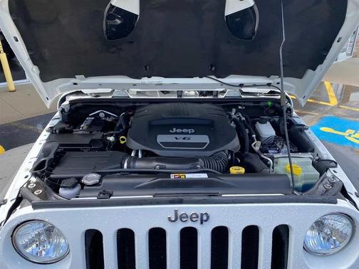 Bright White Clearcoat 2016 Jeep Wrangler Unlimited Rubicon
